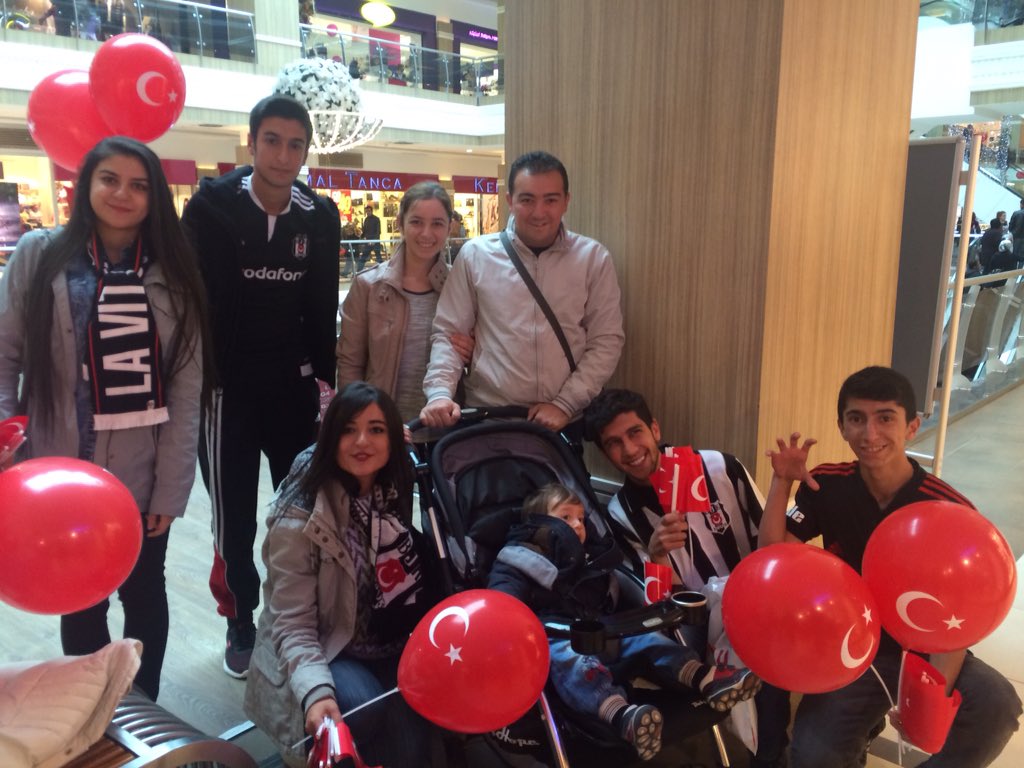 Küçük kardeşlerimizin Cumhuriyet bayramını kutladık.Yüzlerinde ki tebessüm kadar aydınlık bizim Cumhuriyetimiz.
#asü