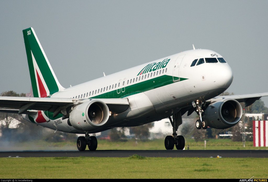 GenovaQuotidian's tweet photo. Assagenti denuncia: “Tariffe Alitalia troppo care, Genova isolata” https://t.co/NuxA17MNK8 https://t.co/YUKdQdWTVI