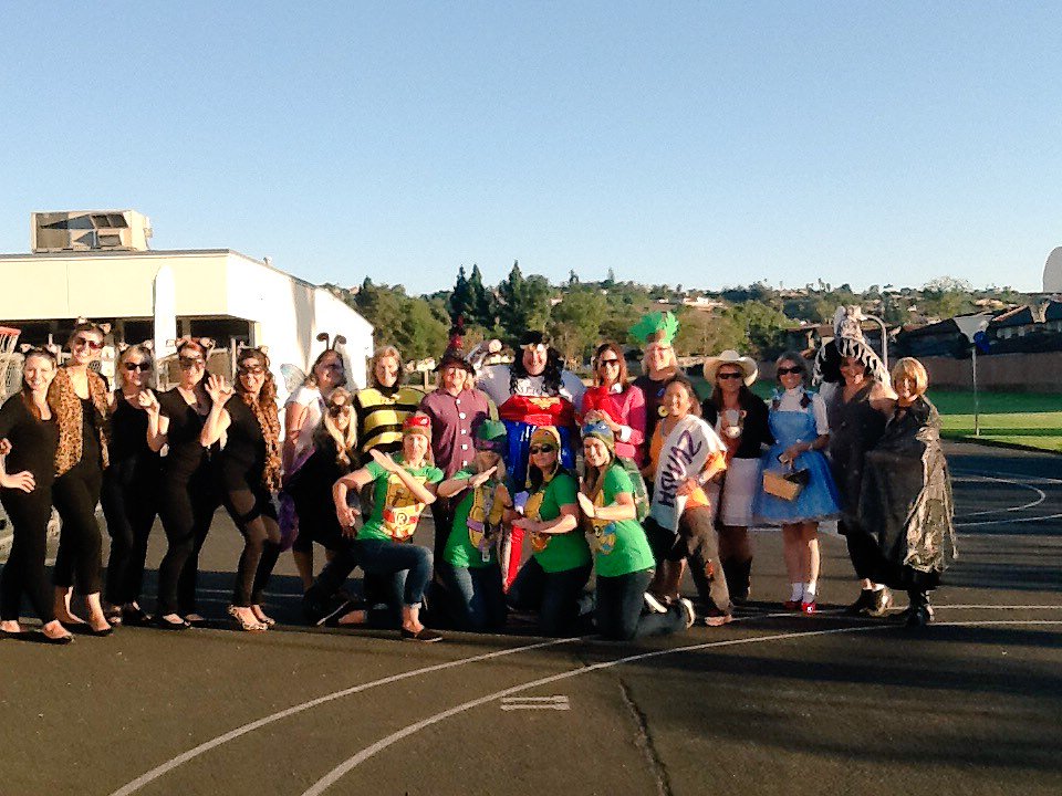 ssiglerLPS's tweet photo. Happy Halloween from Las Posas! #pvsdshares #PVshares @ssiglerLPS @PVSDCamarillo #lasposascamarillo https://t.co/tYy93mucp4