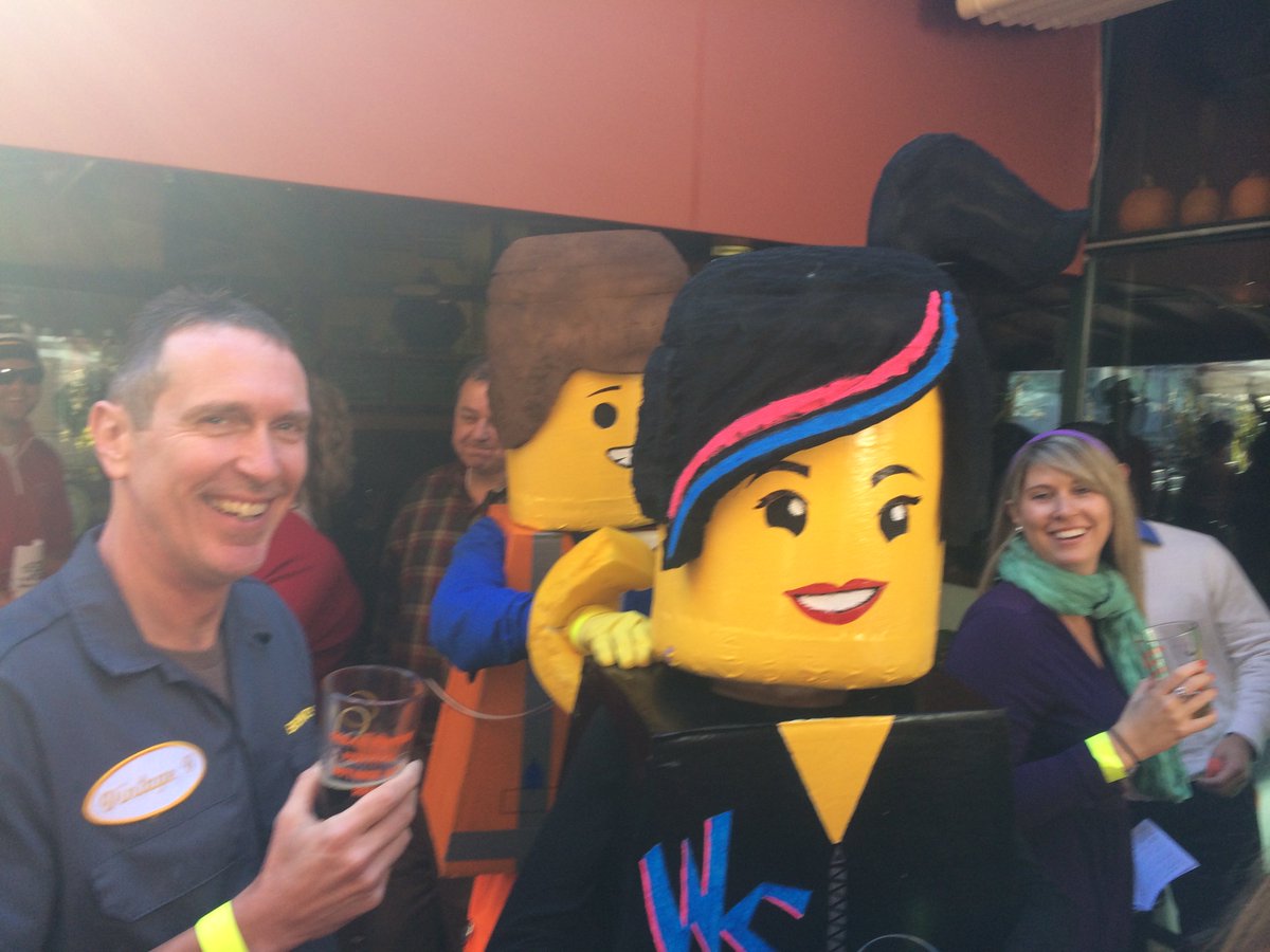 MassBrewBros's tweet photo. #TBT @MassBrewBros Vintage V out of his #gourd @CambridgeBrewer 2014 #GreatPumpkin Fest #pumpkinbeer #whereslinus https://t.co/yOEH3dXeDB