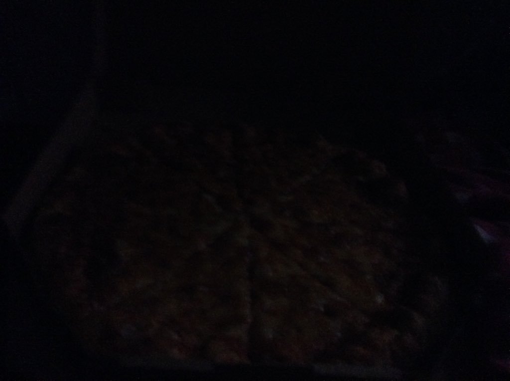 IceEnok's tweet photo. Night pizza https://t.co/BZdftfqBTN