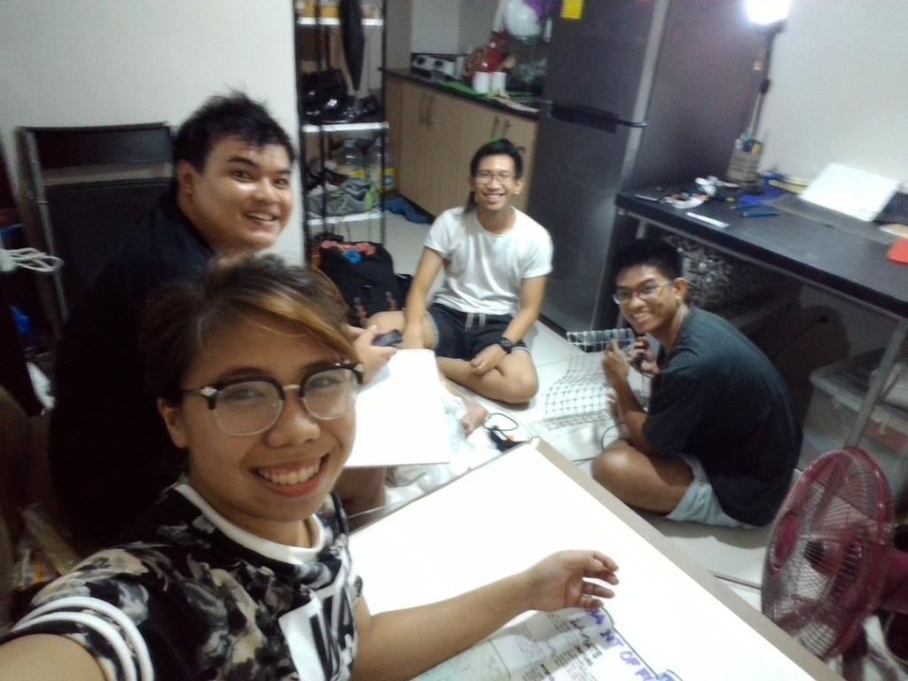 Snarelin's tweet photo. Scale model night with my mates #Btech4 https://t.co/iTpNvXGi68