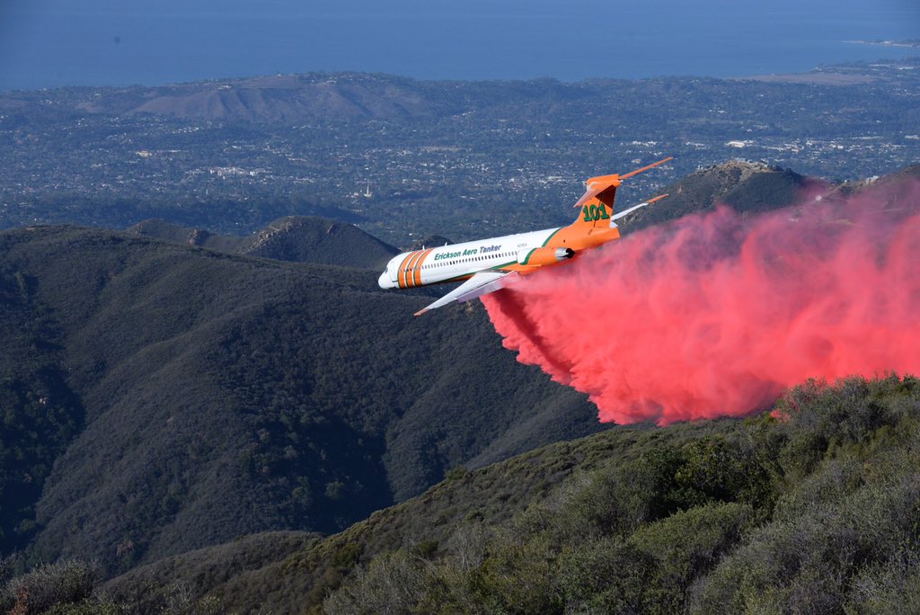EliasonMike's tweet image. #GibraltarFire  An MD-80 air tanker makes a Phos-Chek drop on the west flank of the fire. Call Newsline.