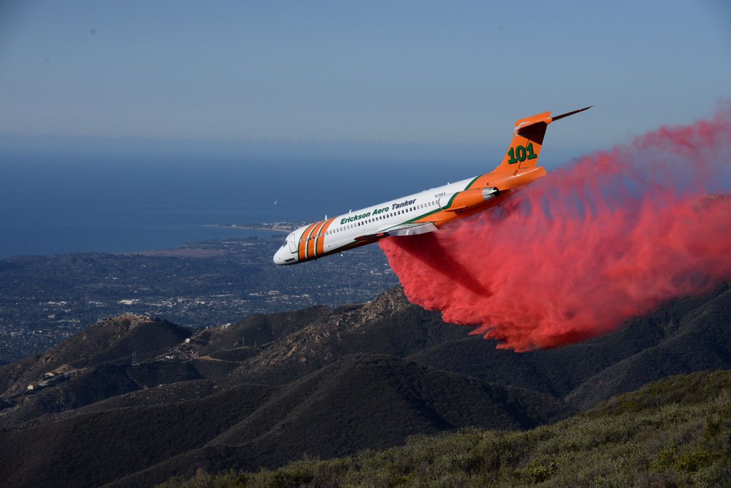 EliasonMike's tweet image. #GibraltarFire  An MD-80 air tanker makes a Phos-Chek drop on the west flank of the fire. Call Newsline.