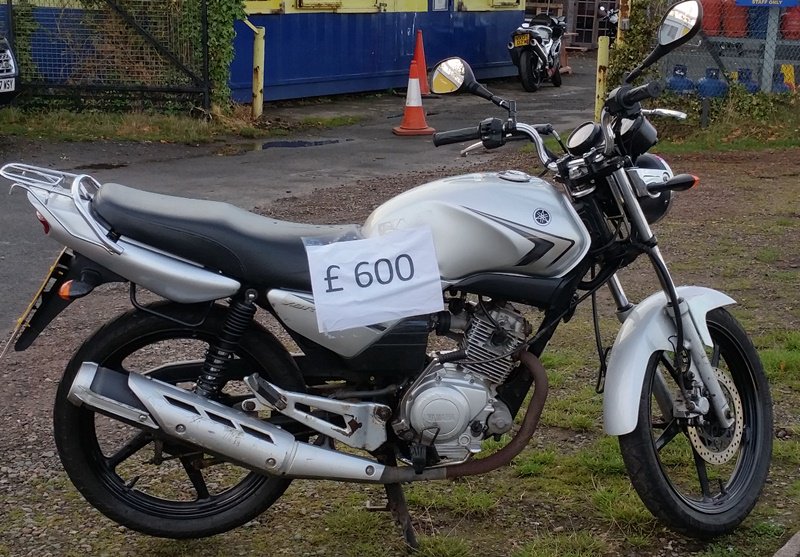 yourbiketest's tweet photo. Selling one of our bikes Yamaha YBR old shape but 2011 reg MOT to March 2016 £ 600 #yamaha #learnerlegal https://t.co/DGNdDq8SRr