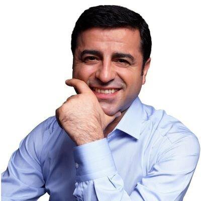 gercekler_1's tweet photo. Bu bozuk duzende 
Turkiye icin tek kurtulus #BenimİçinDemirtaş

#OnlarıGeçHDPyiSeç https://t.co/LU0UUN4Aep