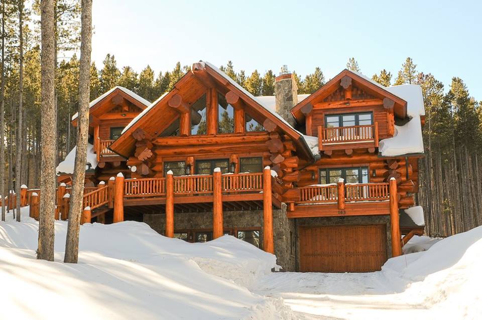 thewdpros's tweet photo. #TBT Take a peek of Dave and Betsey Golterman's stunning 6,900 square foot log home in Breckenridge, Colorado. https://t.co/E7UX9OIJjb