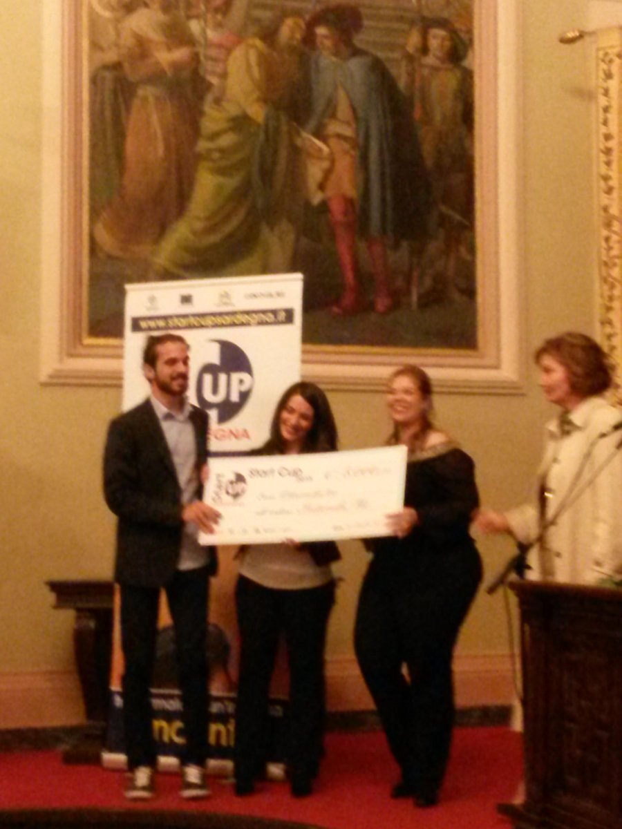 UnicaLiaisonOff's tweet photo. Primo premio per @IntendiMe a #startcupsar! https://t.co/UVTgIQlcRq