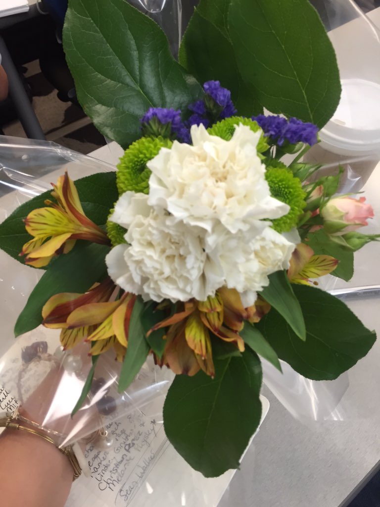 aled301MCKEE's tweet photo. Thank you @aled301SCHULTZ for my beautiful flower arrangement! I was needing the encouragement! #encourage #aled301 https://t.co/0Bl70rpZSj