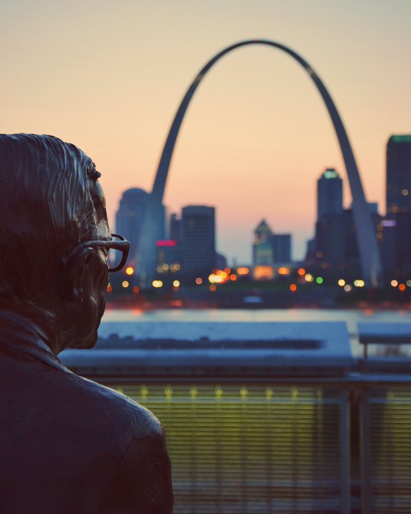 AaronFuhrman's tweet photo. All eyes on the Gateway Arch for #Arch50. https://t.co/wGMcMSopAP