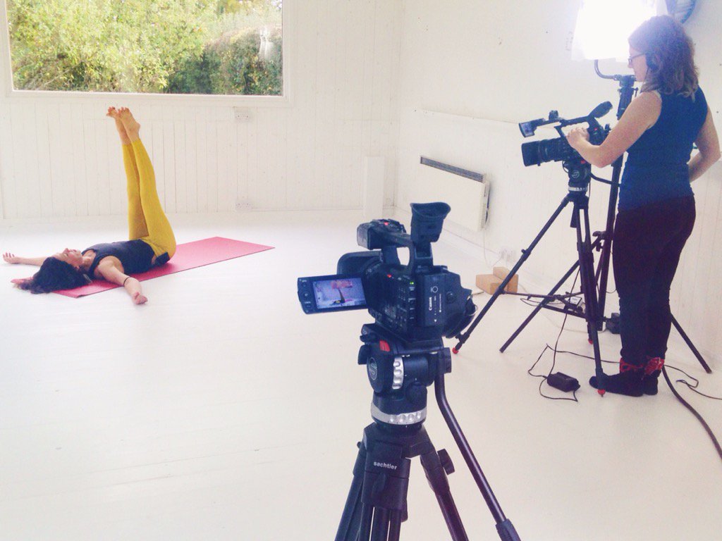 #TBT to filming with <a href="/Naomiabsalom/">naomi absalom</a> yesterday! Get excited for 3 brand new sequences with this star teacher! #yoga 🎥
