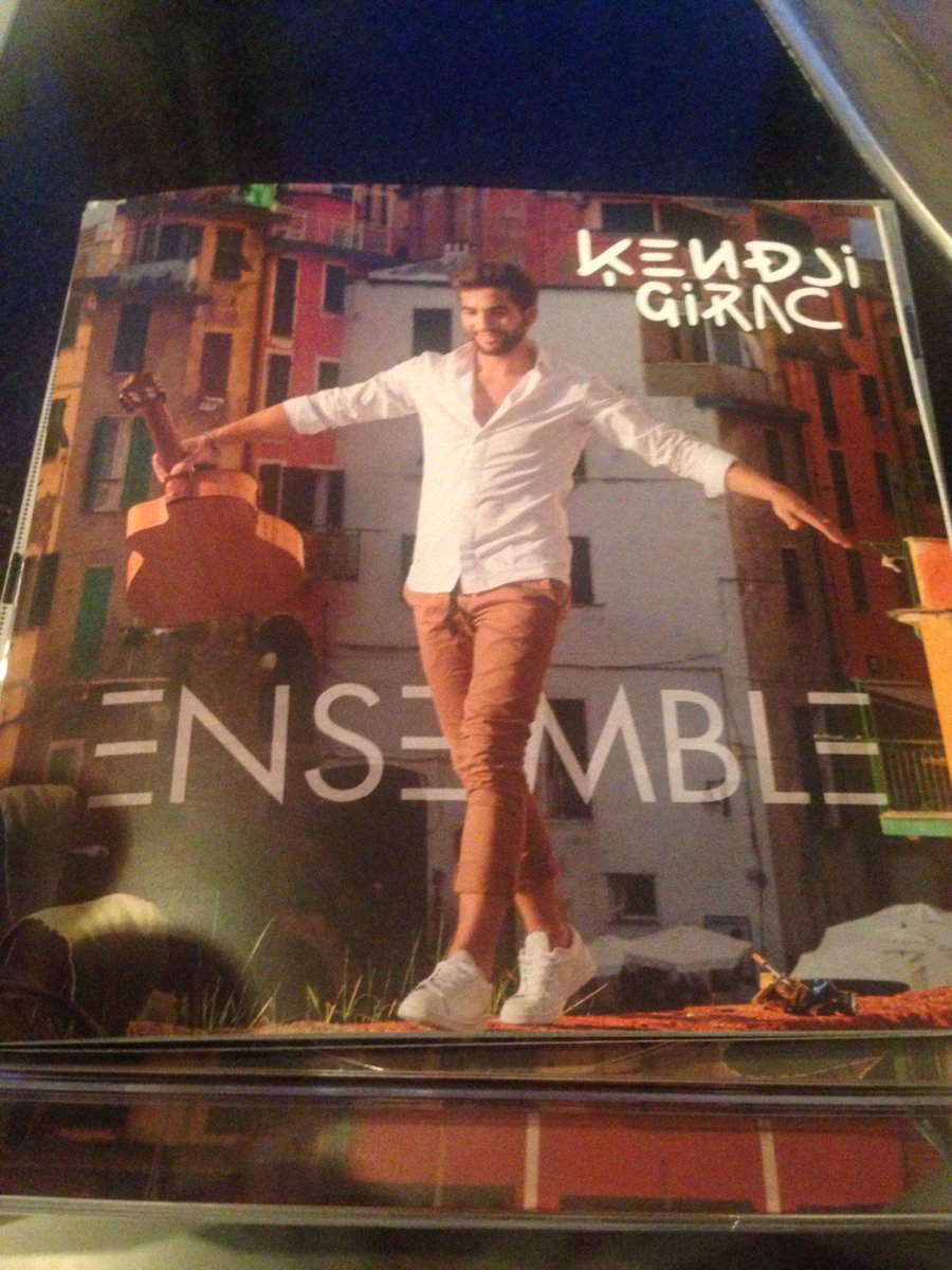 celia_legros's tweet photo. @GIRACKENDJI enfin reçu 😍😍❤️ https://t.co/6tKX5syzSd