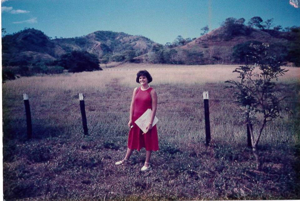 tonya_muro's tweet photo. #tbt #gapyear #studyabroad w/#FUNDAEC #Colombia #CostaRica #Panama - ignited my passion for #globaled #intled!! https://t.co/BQa1SKobZv