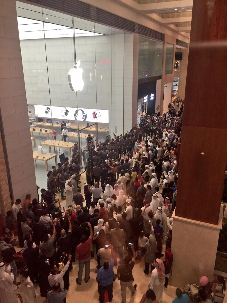 Highlight of the night: the opening of the first Apple Store in Abudhabi at #YasMall first floor. #apple #store