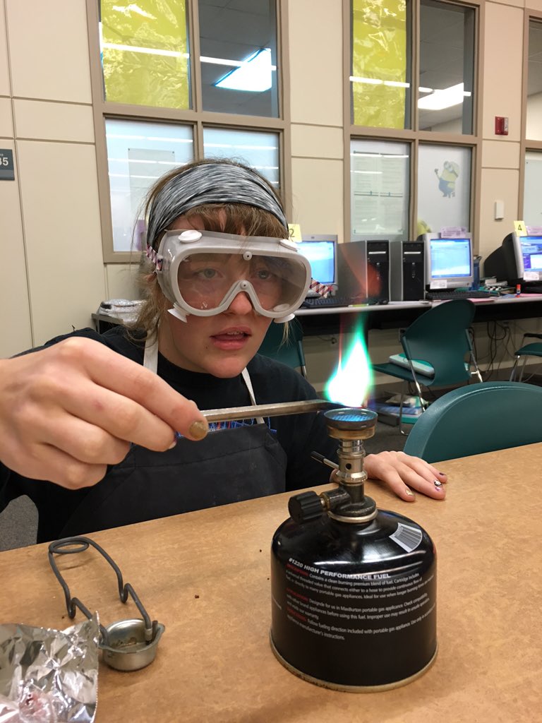 MrsMatulka's tweet photo. Properties of Matter Extension Lab #chemchanges #flametest https://t.co/or0Hj9TbbB