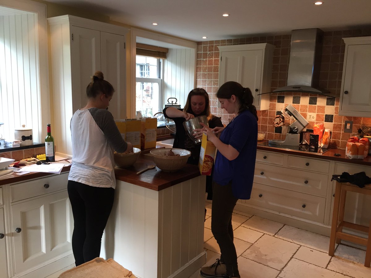 highlandgrowth's tweet photo. Here at HQ, we are still getting stuck into making delicious #cowpats for @EHILive Come and try one at stand D18 https://t.co/gCRRpq5Hwz
