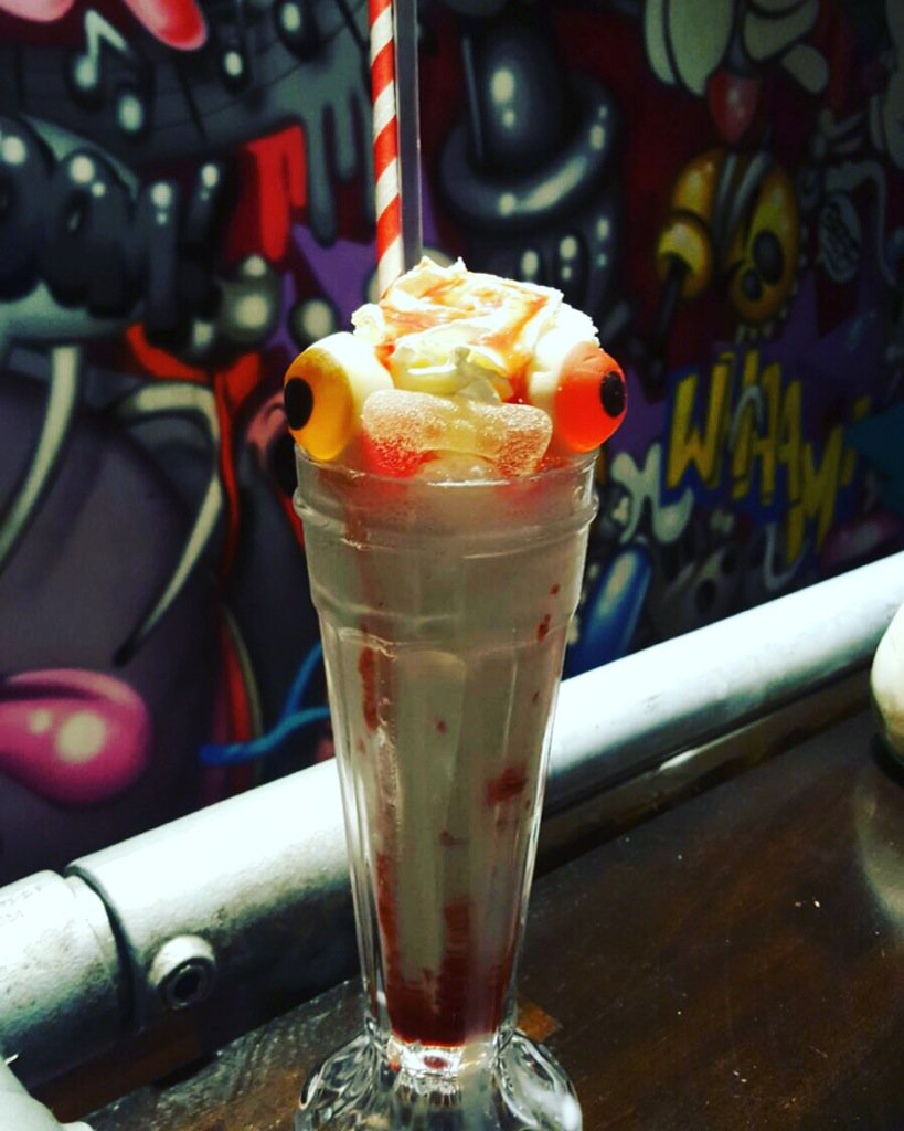 AlmostFamousLDS's tweet photo. HALLOWEEN BOOZY SHAKE!

-@Licor43UK 
- Vanilla Creamy Goodness
- Strawberry Sticky Sauce
- FANGTASTICS https://t.co/sfXljXes9K