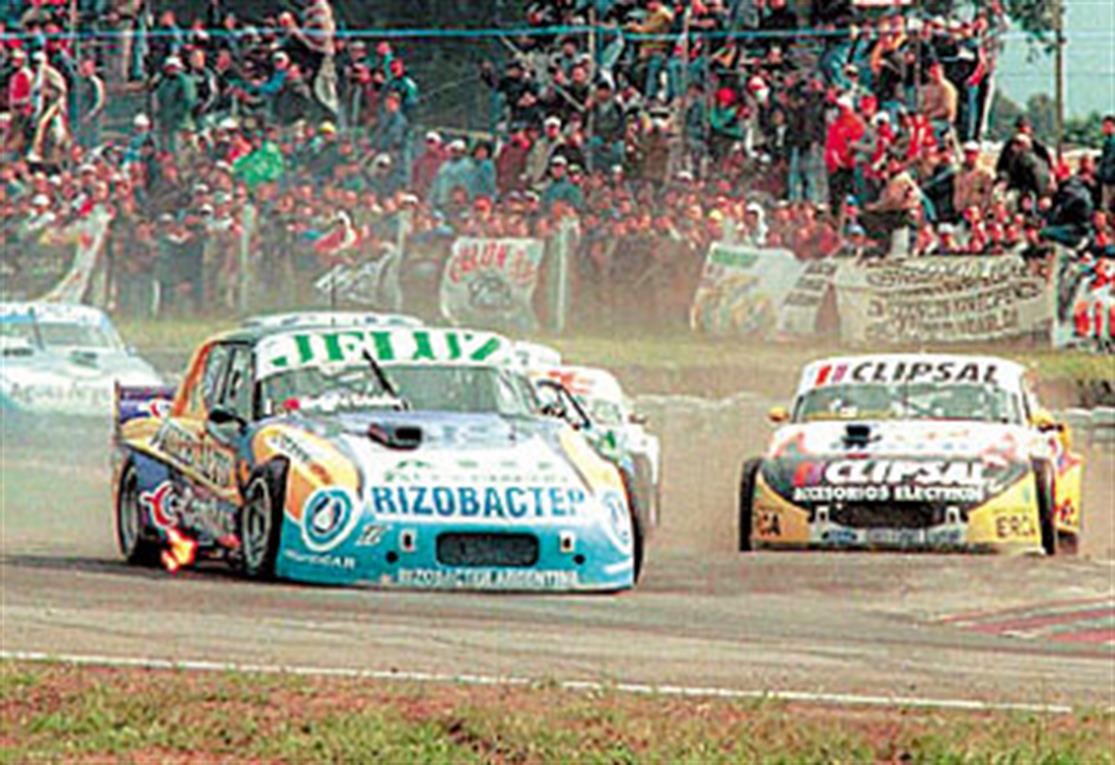 salernogabi's tweet photo. 29-10-2000 #RaulSinelli ganaba por 1º vez en #TC uno de nuestros idolos en #Pergamino 
https://t.co/Pofw7yQMaL https://t.co/jrGsycgVel