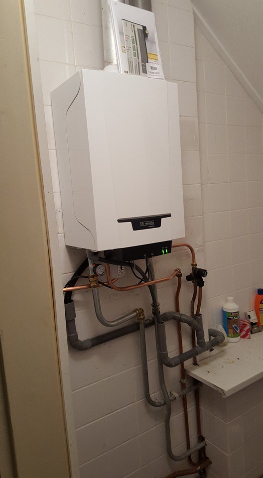 PeterStokje's tweet photo. Vandaag in #kolham een #nefit #ecomline vervangen voor een #Remeha #Tzerra met #isense #thermostaat https://t.co/JUO0RD803G