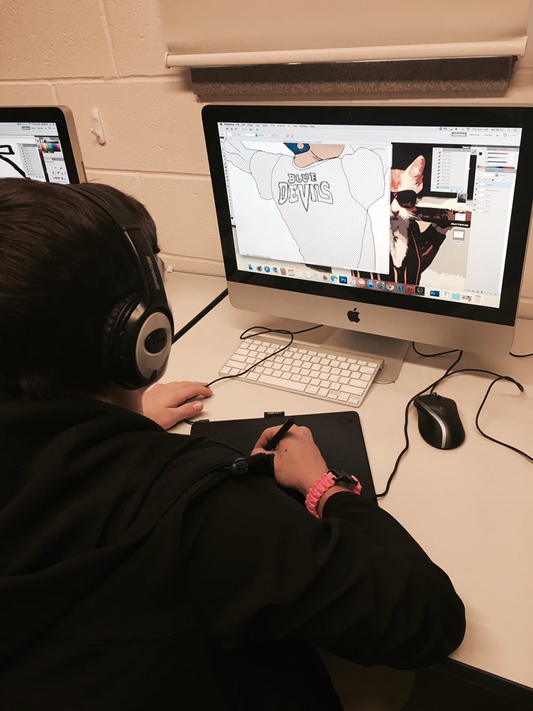c_neville_FHS's tweet photo. #digitalpainting has begun in #creativeimaging using @Photoshop and @wacom #tablets #FHSart https://t.co/foxXnRDqwp
