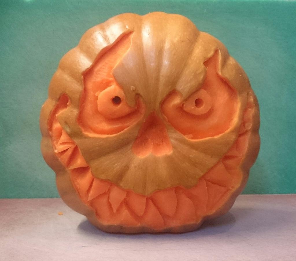 TheSmokingBun's tweet photo. Hey @Marco_P_Shite, how about ratemypumpkin? Here's my effort. #timeatwork https://t.co/JOEHRcVX9t