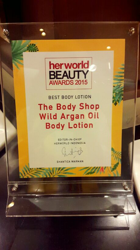thebodyshopindo's tweet photo. Terima kasih #TBSLovers & @herworldIND. Wild Argan Oil meraih penghargaan sbg best body lotion! :) #HBA15 https://t.co/pT8MwrQq0r