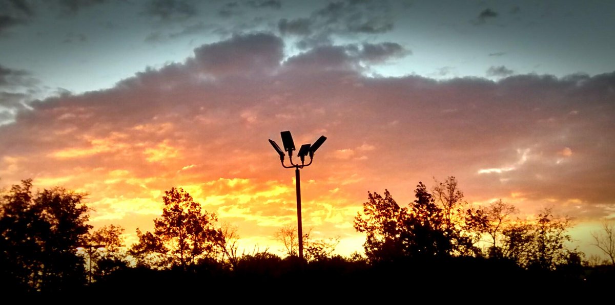 PerspectZ's tweet photo. This #morning #sunrise @Cincywxman https://t.co/iFjJS2VUxo