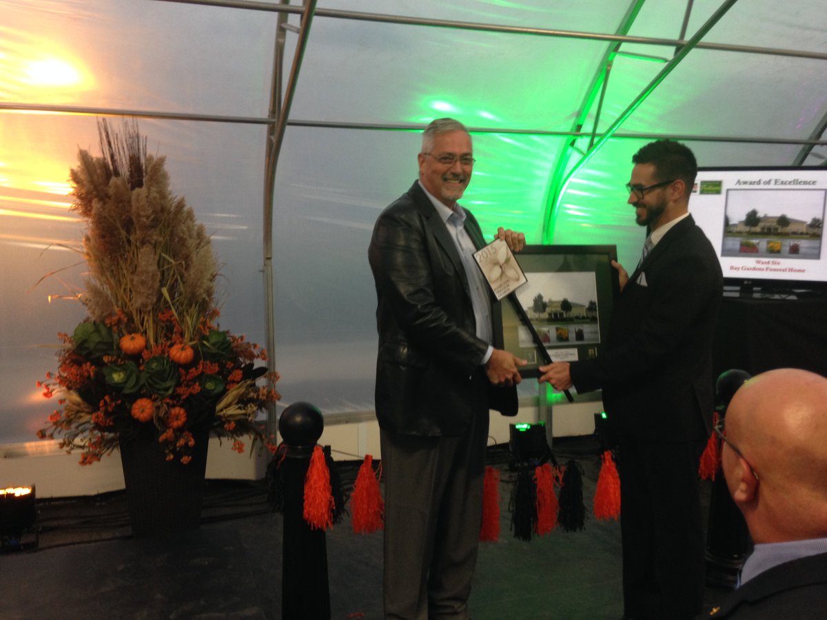 BayGardens's tweet photo. #TBT It was an honour to once again receive an Award of Excellence from @CityofHamilton, #HamOnt RE #HamiltonInBloom https://t.co/5uK8qYDC6z