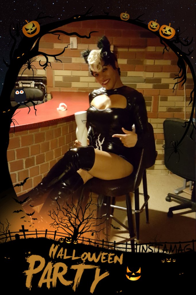 Sexycharizma37's tweet photo. Happy Halloween🎃🎃🎃 #SxHalloween #sxliquors #ImHavingFunWithIt #LetsSeeYourCostume #Treysongz #Teamsongz https://t.co/V4Pnhq5Vtn