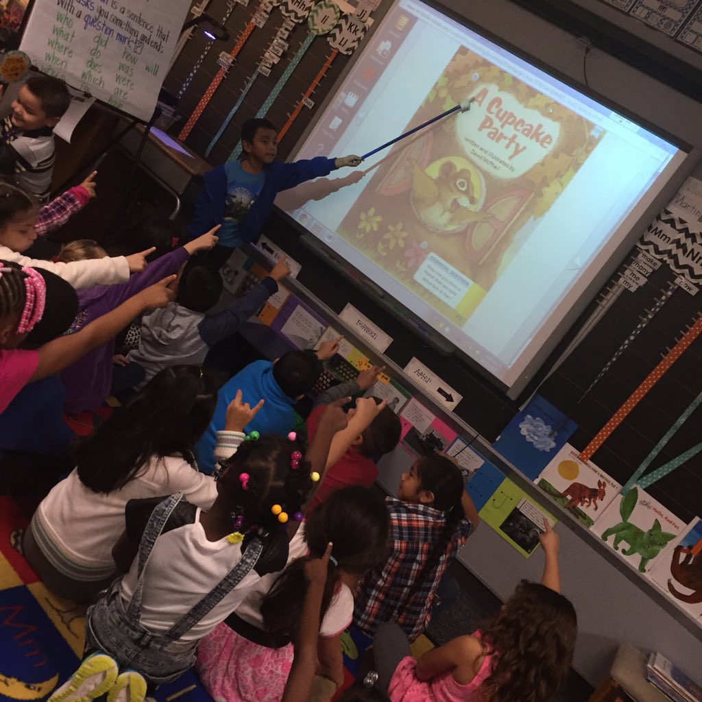 StegCIA's tweet photo. Choral reading #journeys @GardenCityElem #SBvisit #wearewayne @anneolsonbell @HarrisLeads https://t.co/rjRBUjBKbT