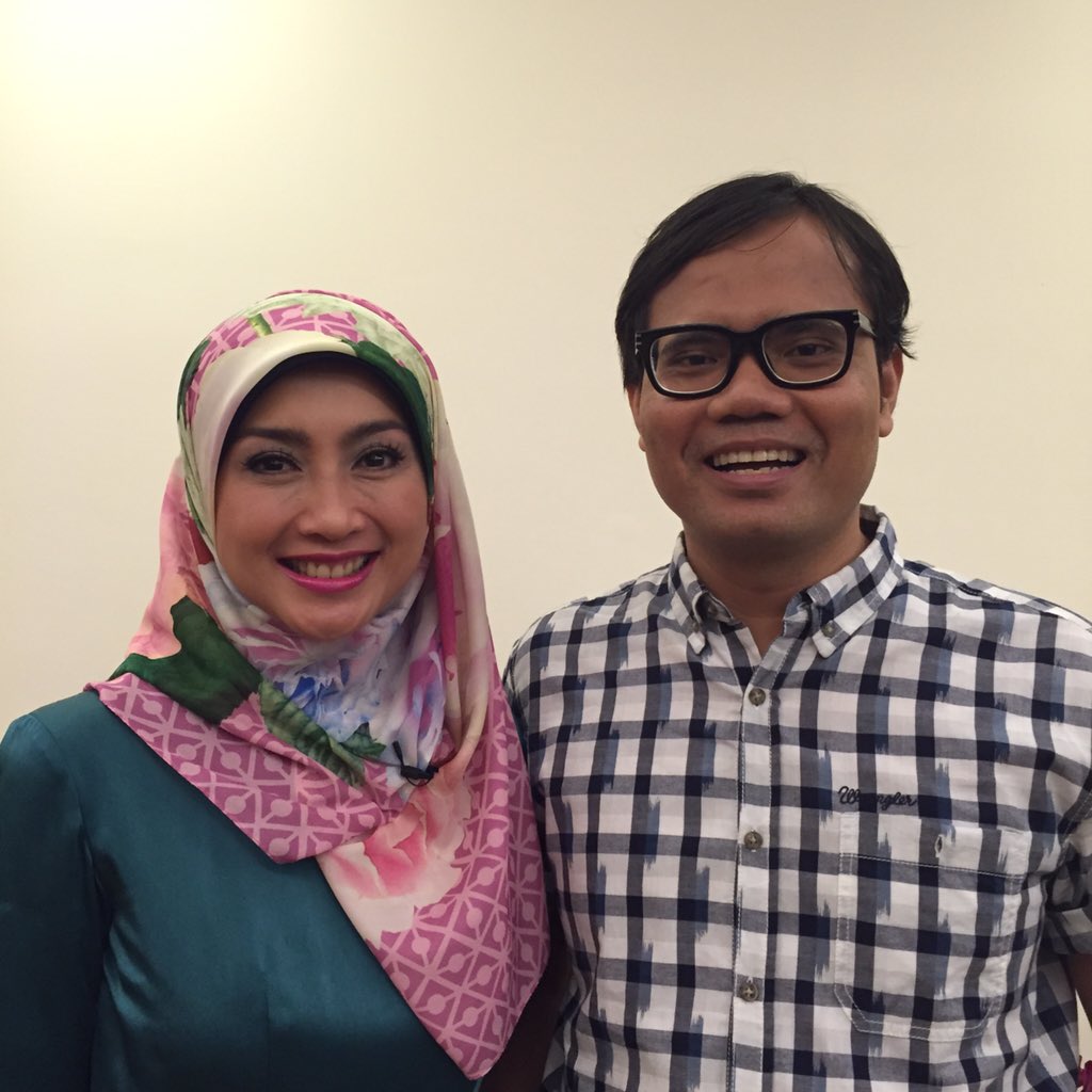 solehsolihun's tweet photo. ketemu teteh. tapi tak ada tenda biru di atas kita. https://t.co/adaHhFIfCN
