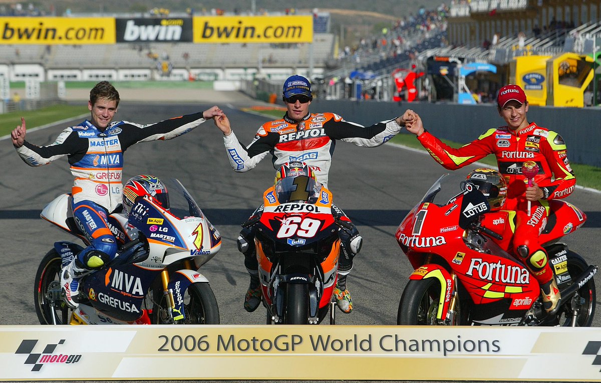 CircuitValencia's tweet photo. just 9 years ago #ValenciaGP 
hace 9 años #elGPdeTODOS 
 #ThrowbackThursday  @19Bautista @NickyHayden @lorenzo99 https://t.co/TFCOZu2vdx