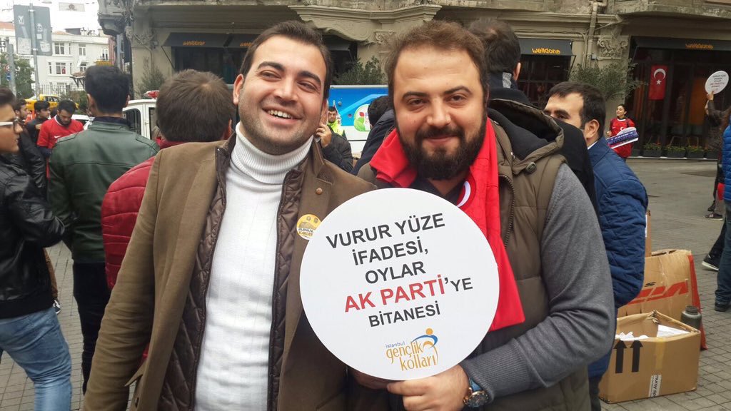 Bugün İstiklal Caddesi.. Biz böyle kutluyoruz :)