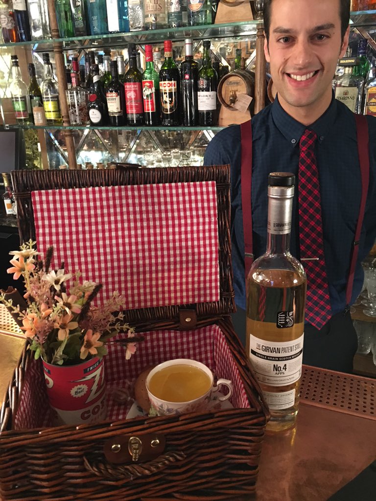 GirvanGrain's tweet photo. Next up is Dominico from @CahootsLondon with his serve 'Girvans Picnic' @Inception_Group https://t.co/ViXxQnqp7J