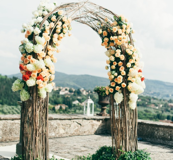 Wedding in the rolling hills of Tuscany: stylemepretty.com/destination-we… Photo: Lisa Poggi Photography &amp; Mattello Trombello