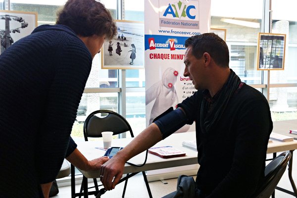 GHLaRochelle's tweet photo. Aujourd'hui ateliers #STOPAVC à St-Louis par professionnels et bénévoles: sensibilisation, conseils et dépistages. https://t.co/hJqYJDpeIZ
