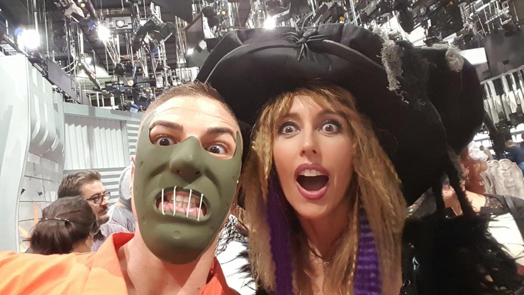 labragandiash's tweet photo. Halloween jajaja ja @myh_tv #TronoChicos https://t.co/jSVQJ5WB1N