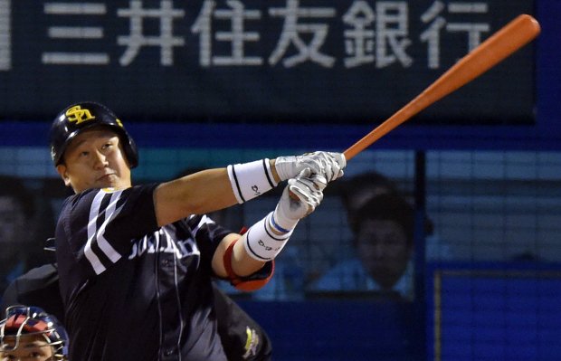 mainichijp_bb's tweet photo. 【速報】 #日本シリーズ 第5戦で #ソフトバンク が5‐0で #ヤクルト を降し、4勝1敗で球団史上初となる2年連続日本一を達成 https://t.co/Abfpm2S7va 写真は先制の2点本塁打を放ったMVPの李大浩 https://t.co/DWVQIB6zul