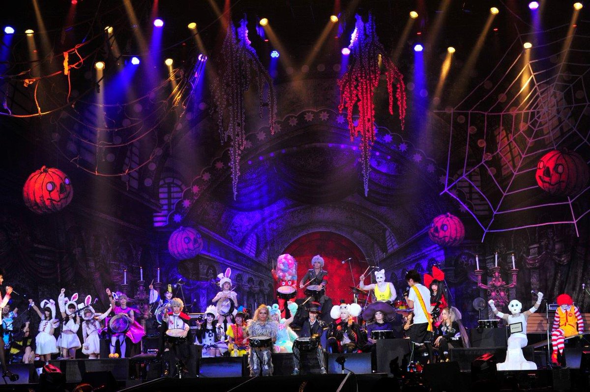 excite_music's tweet photo. VAMPS主宰『HALLOWEEN PARTY 2015』が大盛況で閉幕 「また来年会おうぜ！」（※画像10点） - エキサイトニュース https://t.co/f4ezA6lAEM #VAMPS #ハロパ https://t.co/TL4qeujatp