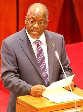 kiwiairene's tweet photo. There goes my president! #JohnPombeMagufuli #TanzaniaDecides2015 #WellDoneTanzania #10YearsOfChange https://t.co/V7mYPqWPKS