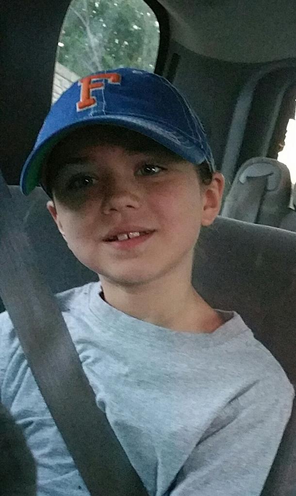 RenaeSimmons03's tweet photo. She says her @GatorsFB will beat GA! #shebleedsblue #gatorblue #dodgerblue #cowboysblue #gogators #futuregator https://t.co/A7Wx85UhFk