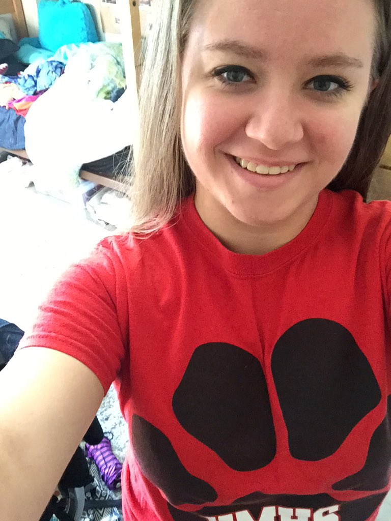 Margaret_VW's tweet photo. Wearing red today @TheRealHMHS2015 #unstoppable https://t.co/Au4Z4UqNam