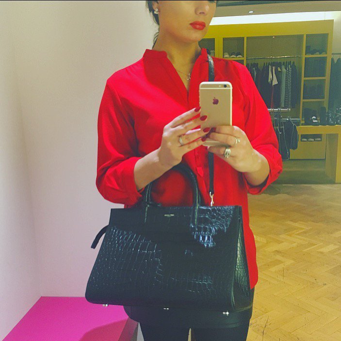 LinseyRead's tweet photo. Bag of the day sac de jour Saint Laurent 👌classic timeless #black #croc #longstrap 👀more insta. Linseycricket👌 https://t.co/xDA9DDSBJ8