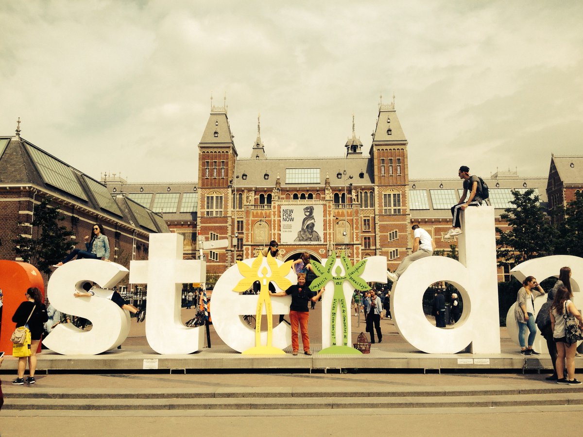 WhichFlowerAreU's tweet photo. Ook in #Amsterdam wordt er gezaaid! Zaai jij mee? #whichflowerareyou #artist #art https://t.co/nMJWvbH4Vn