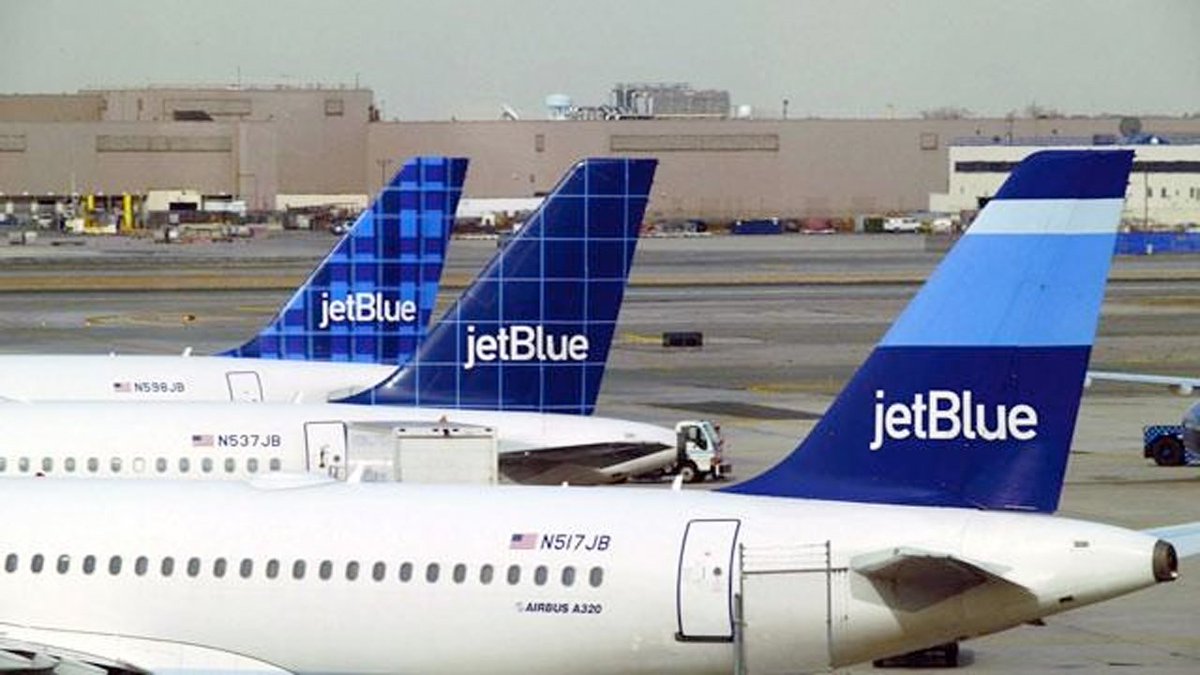 FoxNewsTravel's tweet photo. Woman and family kicked off of @JetBlue flight 'antagonized' by crew and called 'animals' | https://t.co/iaRacPcgIg https://t.co/HkGxxqUwnO