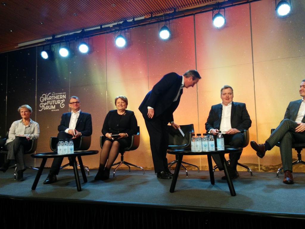hagmanev's tweet photo. Islands pm talar skräp, bättre återvinning lönar sig. #aarnjc #NFForum2015 https://t.co/4FKausq8OO