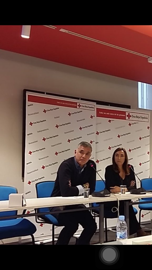 cruzrojasoria's tweet photo. El periodismo es una forma de comprometerse con la sociedad, lujo @JuanraLucas en #CruzRojaCom https://t.co/gWvwHex4nx