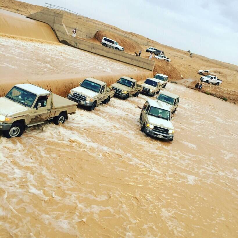 ARAR100RT's tweet photo. مجموعة  صور  للامطار  حول  منطقة  #الحدود_الشمالية 

#عرعر https://t.co/ybPraIOxSI