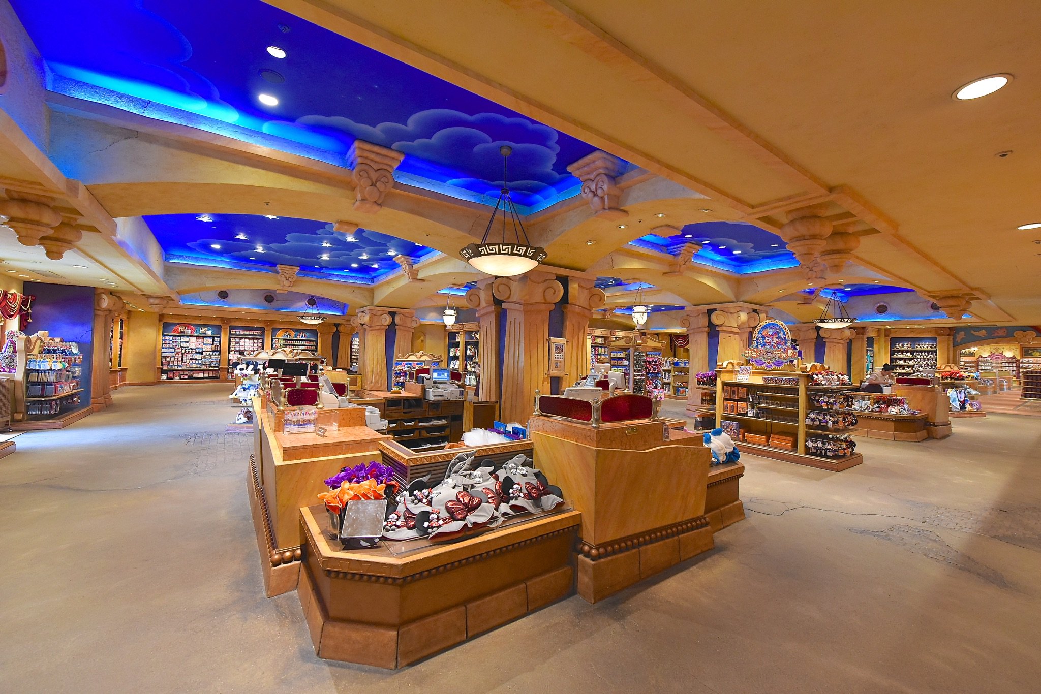 Mezzomikiのディズニーブログ 東京ディズニーシーのメインショップ エンポーリオ ファッションアイテムからおもちゃまでお土産がそろっています T Co U6kyh3gxax T Co N47y3l8zje Twitter