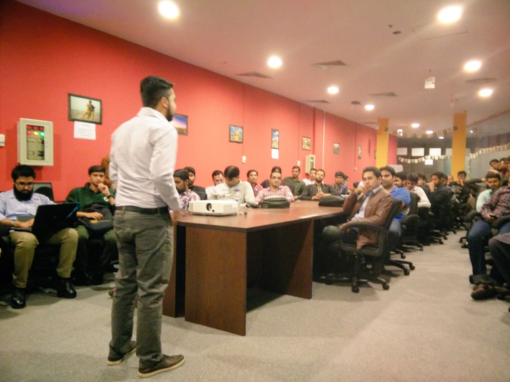 TechHubConnect's tweet photo. #AdeelHaider, Ceo of technician.pk starts his session on #freelancing in #BusinessDevelopment https://t.co/yXkcvWqoMm